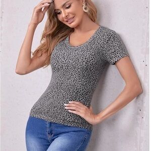 ANTHROPOLOGIE T.LA animal print short sleeve shirt top in EEUC. Stretch